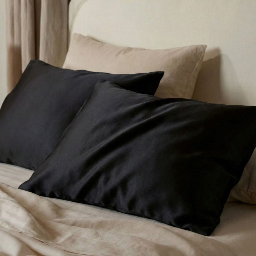 Šilkinis pagalvės užvalkalas juodos spalvos Milvi