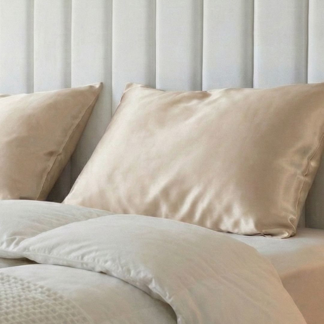 Šilkinis pagalvės užvalkalas auksinės spalvos Milvi