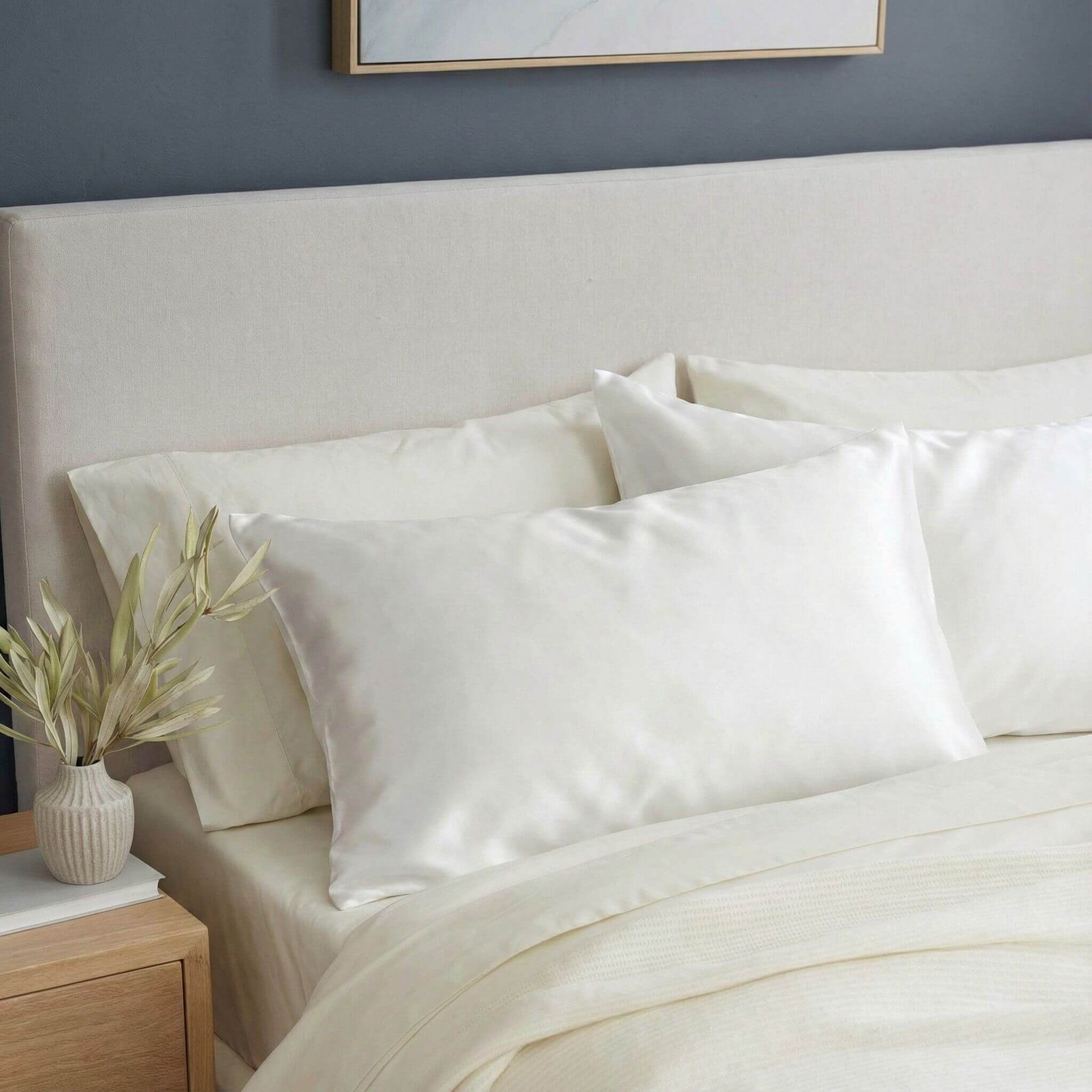 Baltos spalvos 19 momų mulberry šilkiniai pagalvės užvalkalai – natūraliai glotnūs ir švelnūs odai ir plaukams – Milvi