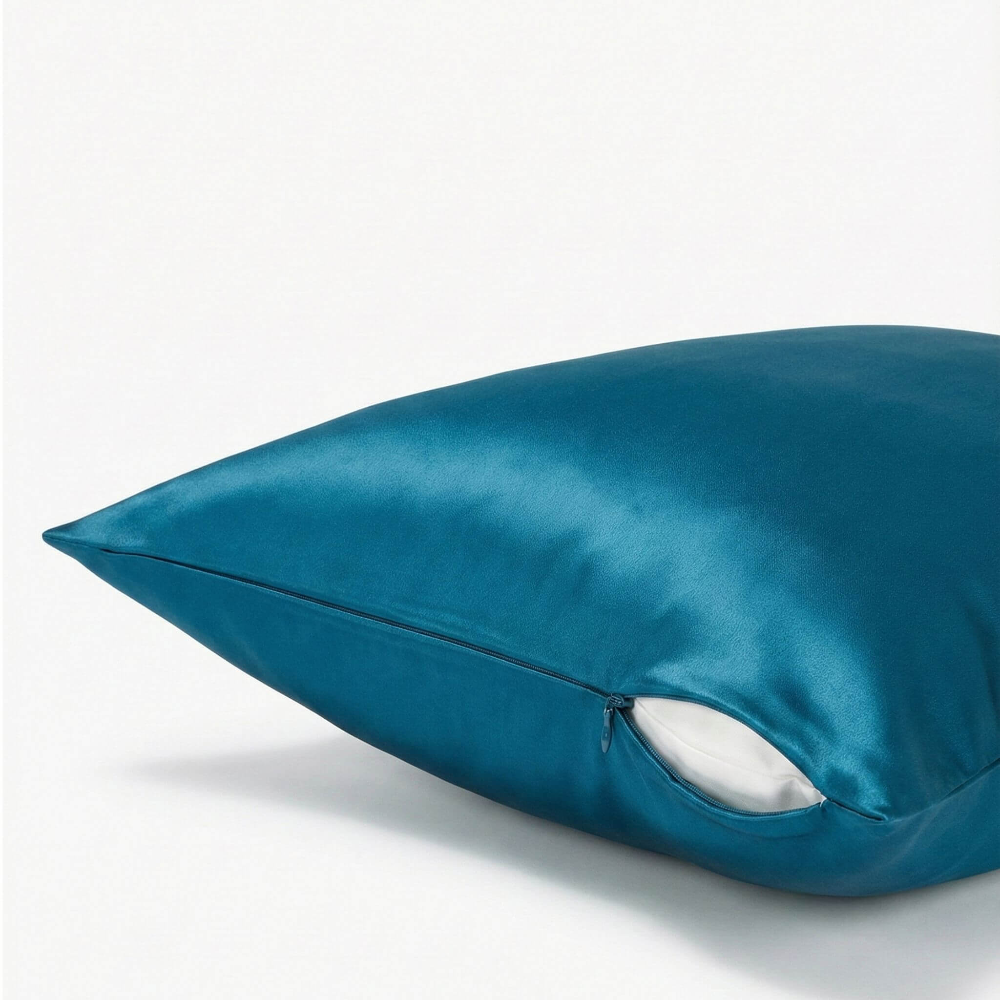 Tamsiai mėlynos spalvos 19 momų šilkinis pagalvės užvalkalas su paslėptu užtrauktuku – Milvi