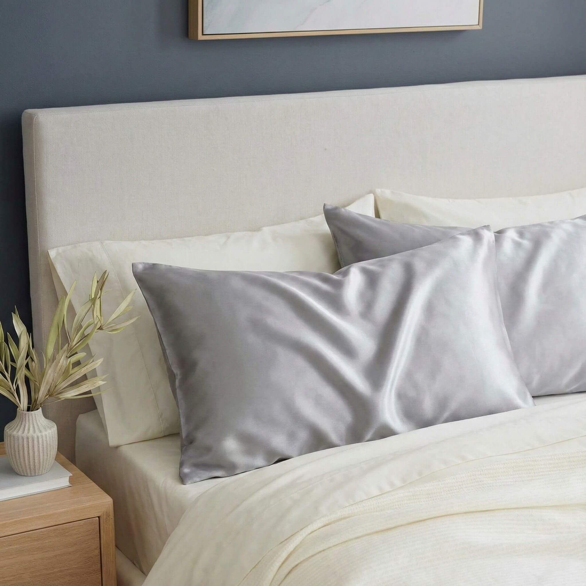 Pilkos spalvos 19 momų mulberry šilkiniai pagalvės užvalkalai – neutralus elegantiškumas ir švelnus komfortas Jūsų miegui – Milvi