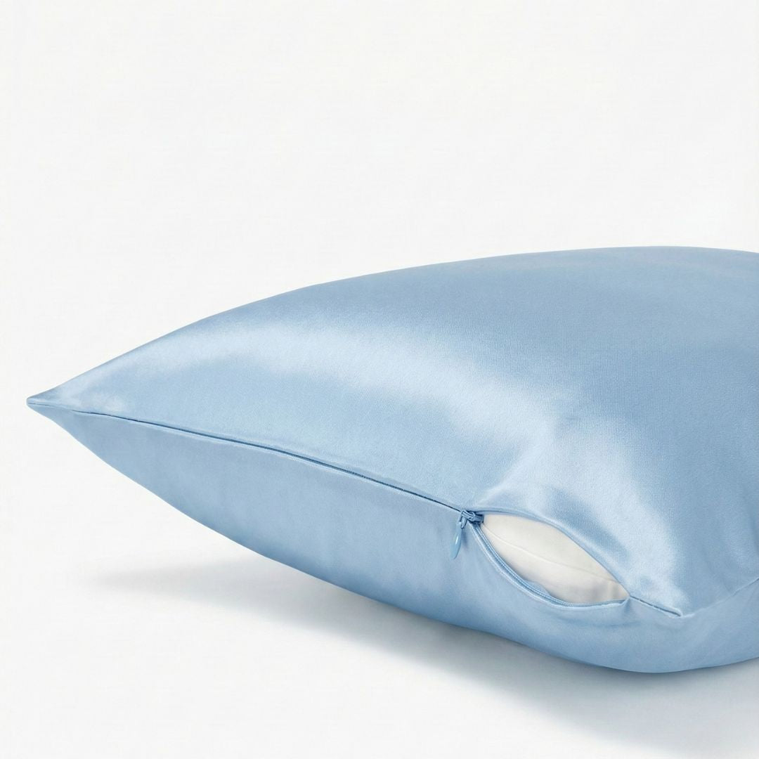 Šviesiai mėlynos spalvos 19 momų šilkinis pagalvės užvalkalas su paslėptu užtrauktuku – Milvi