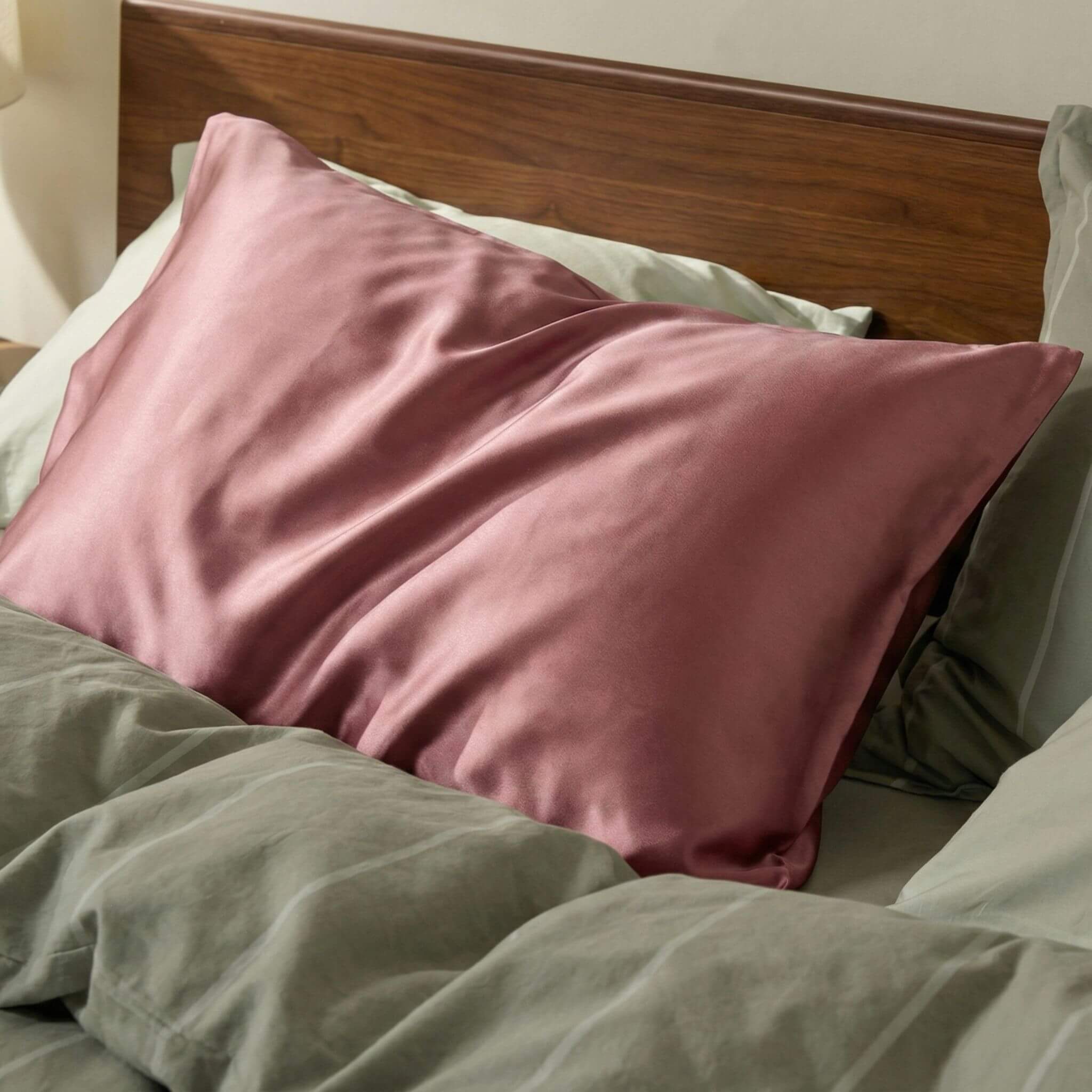 Šilkinis pagalvės užvalkalas rožinės spalvos Milvi