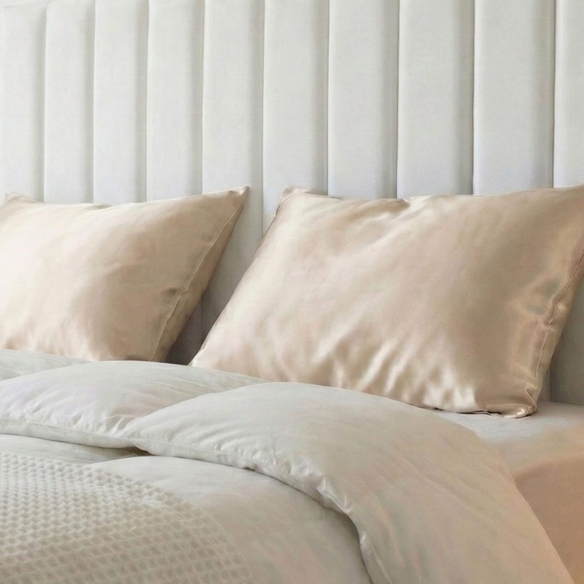 Šilkinis pagalvės užvalkalas auksinės spalvos Milvi