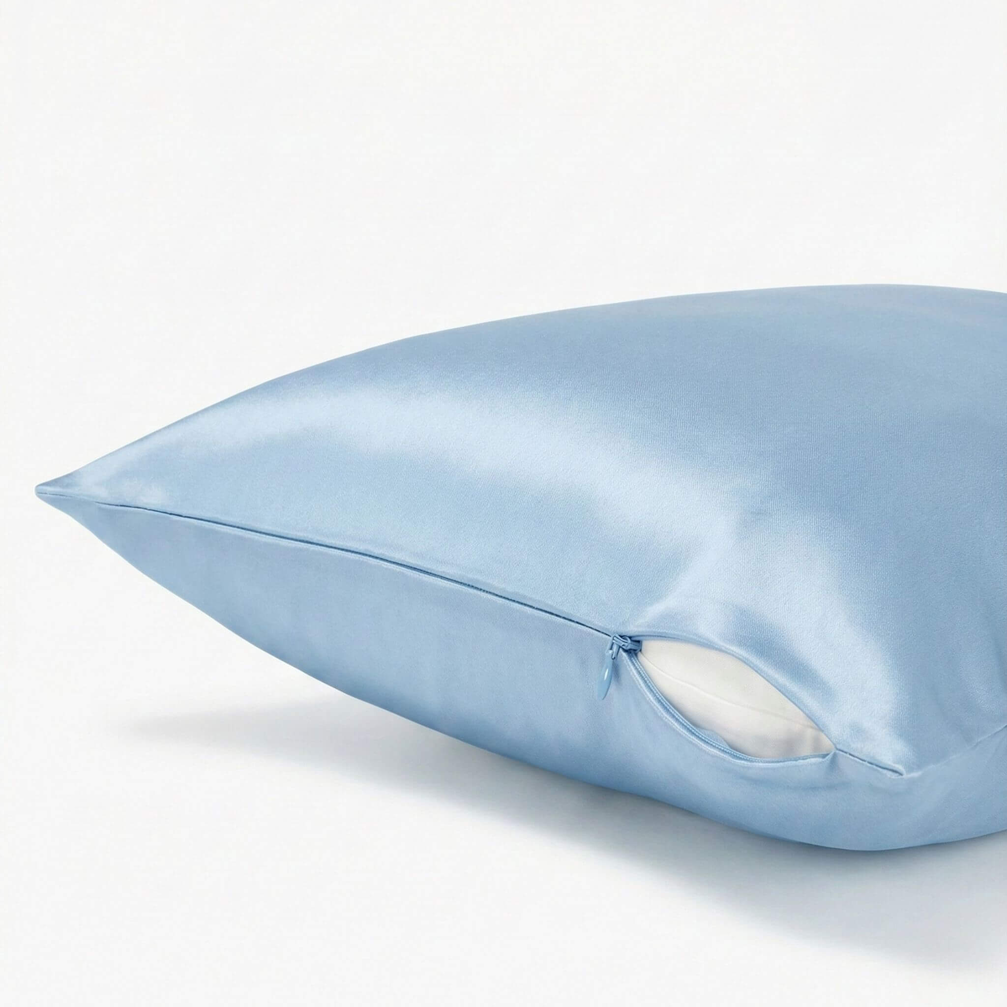 Šviesiai mėlynos spalvos 19 momų šilkinis pagalvės užvalkalas su paslėptu užtrauktuku – Milvi