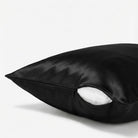 Juodos spalvos 19 momų šilkinis pagalvės užvalkalas su paslėptu užtrauktuku – Milvi